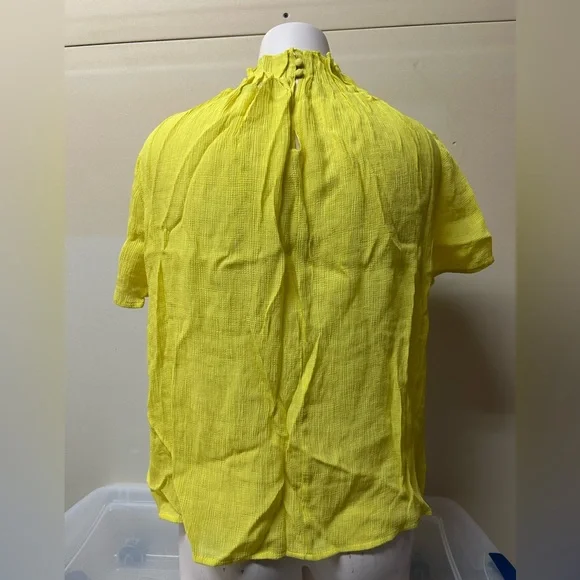 2/$20❤️- SHIRT | Women’s Amaryllis shirt size medium - Picture 3 of 6